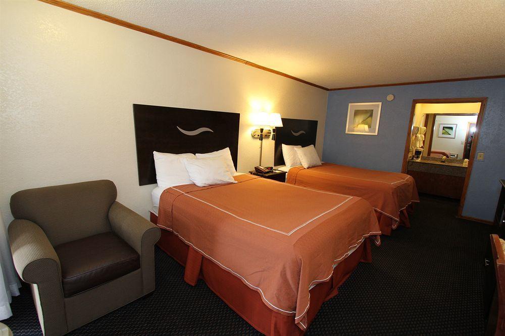 Days Inn Kansas City-Worlds Of Fun מראה חיצוני תמונה