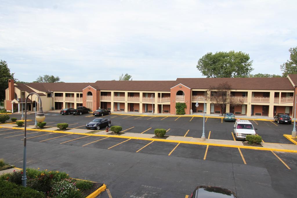 Days Inn Kansas City-Worlds Of Fun מראה חיצוני תמונה