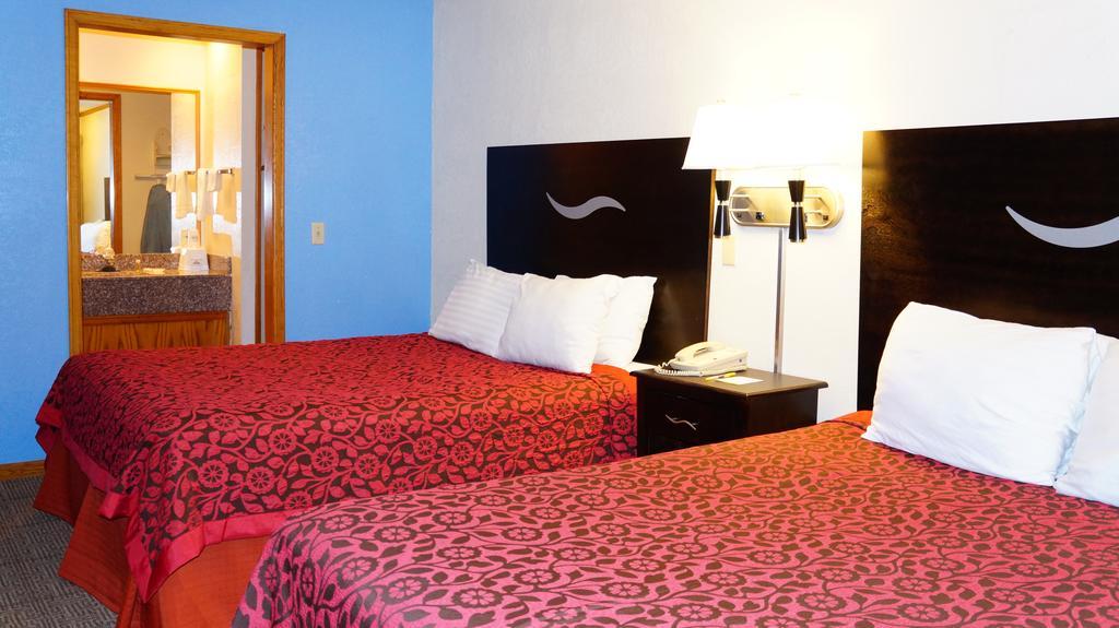 Days Inn Kansas City-Worlds Of Fun מראה חיצוני תמונה