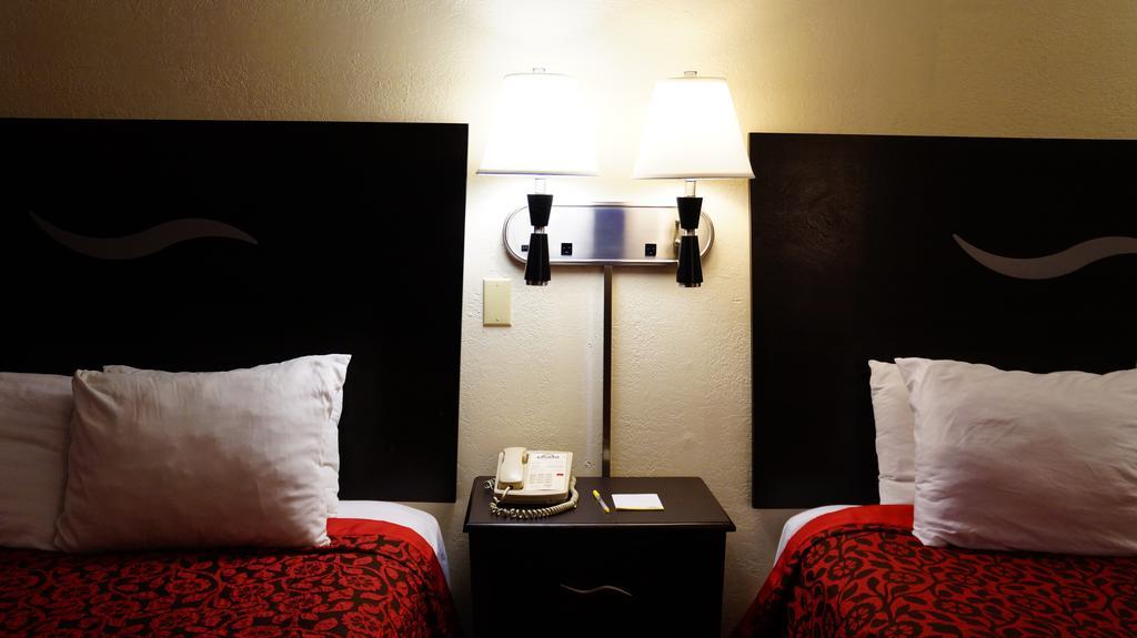 Days Inn Kansas City-Worlds Of Fun חדר תמונה