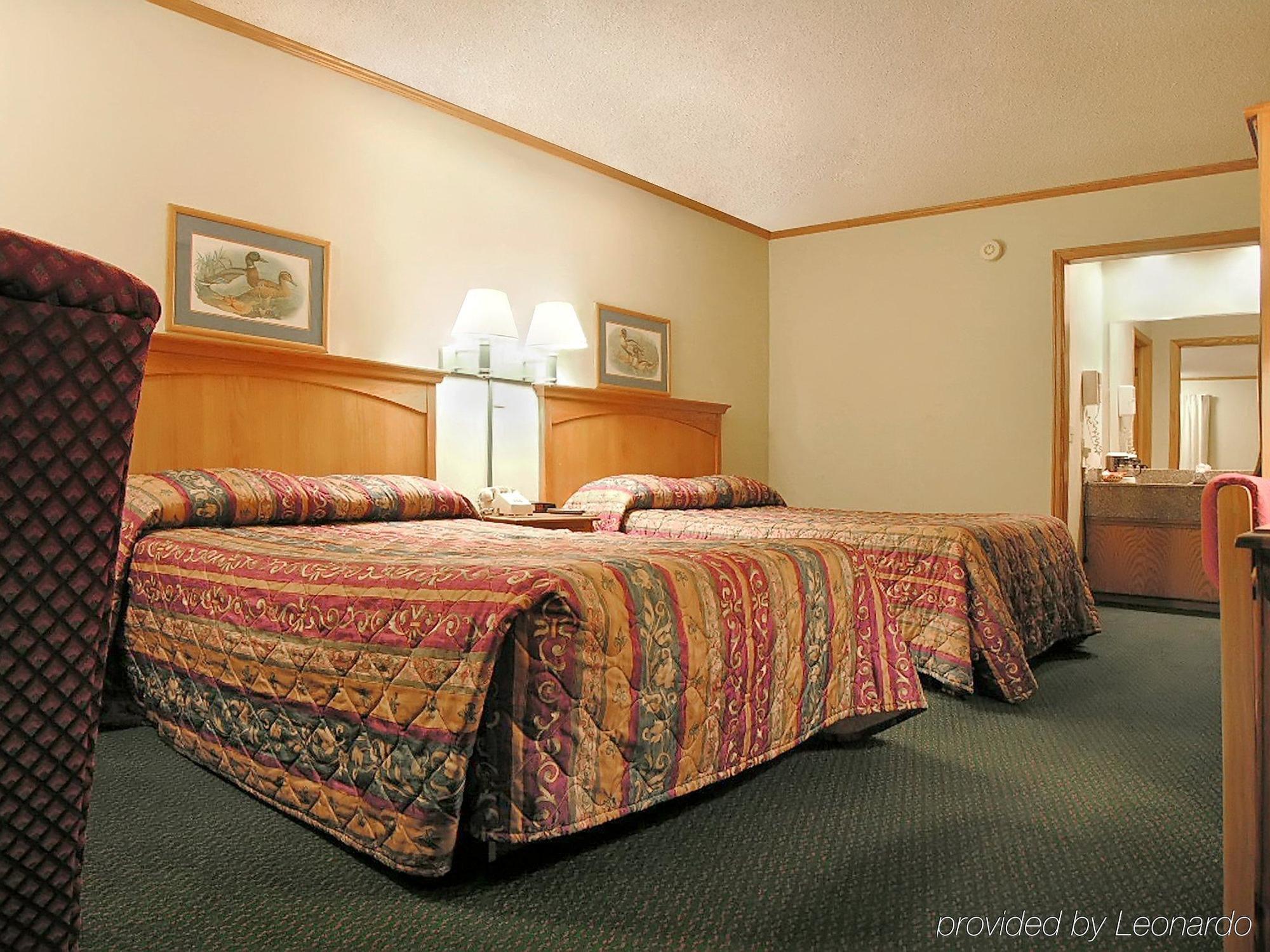 Days Inn Kansas City-Worlds Of Fun מראה חיצוני תמונה