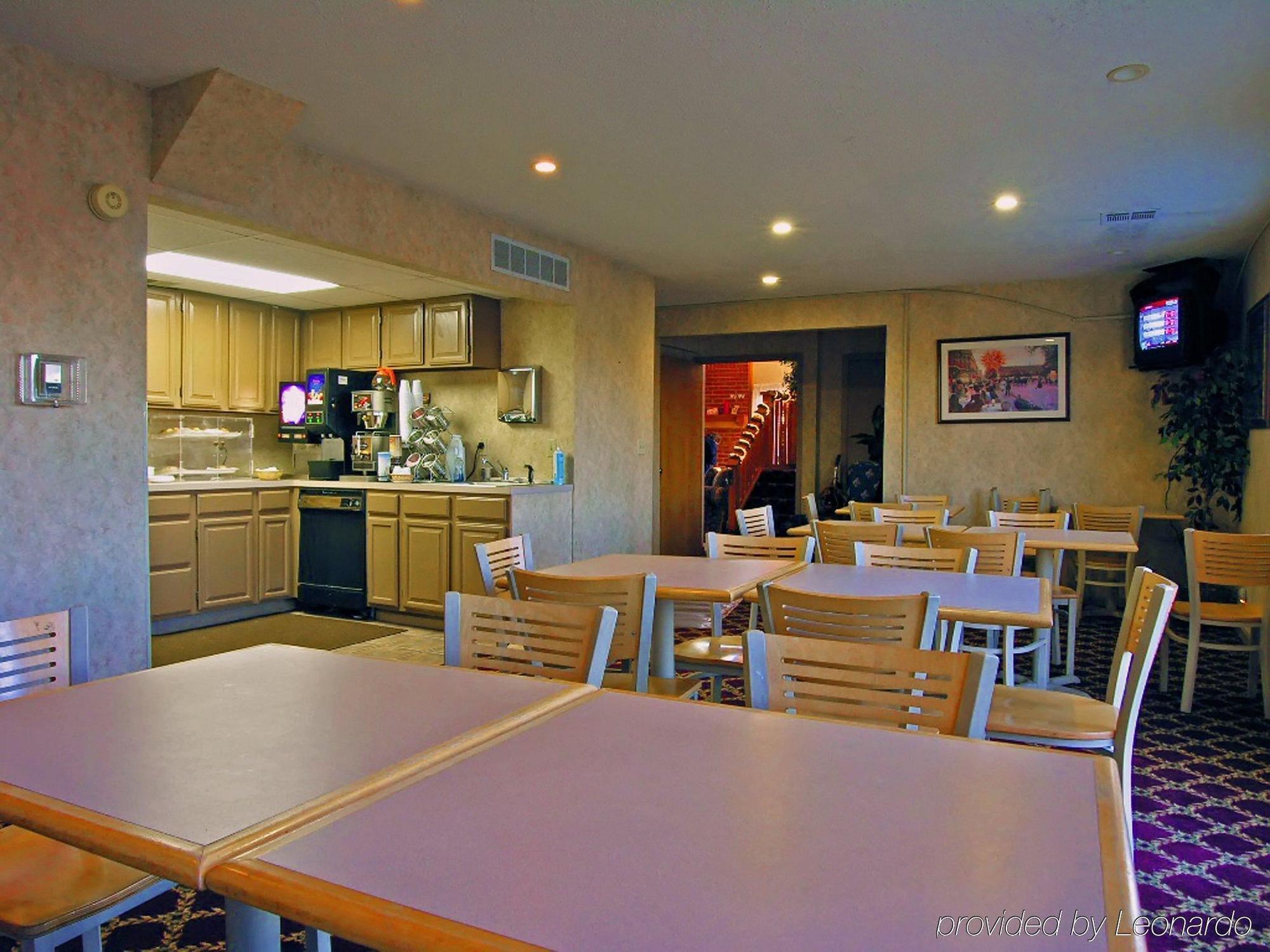 Days Inn Kansas City-Worlds Of Fun מראה חיצוני תמונה