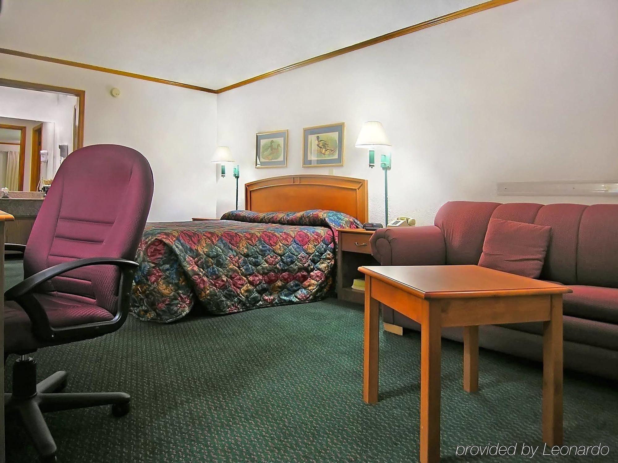 Days Inn Kansas City-Worlds Of Fun מראה חיצוני תמונה
